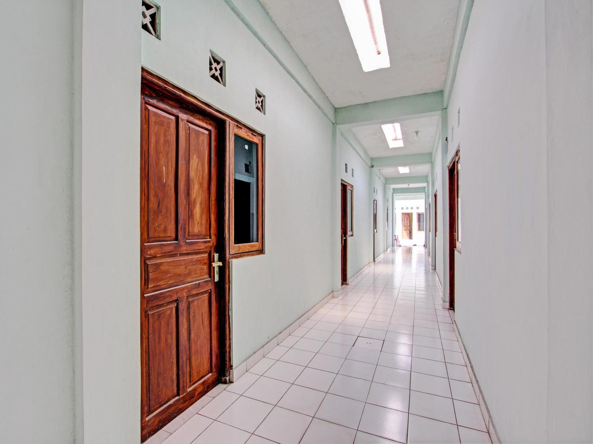 Spot On 93020 Rumah Singgah Ganjuran Bantul Exterior photo